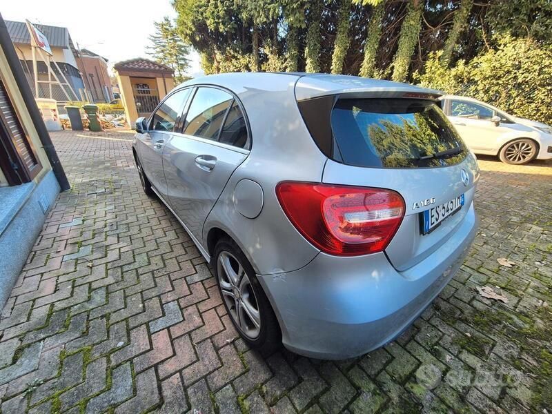 Usata Mercedes A180 109 CV (80 kW) 2013 Grigio Berlina