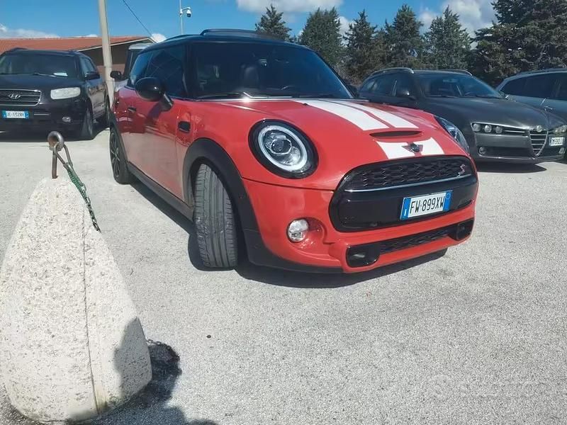 Begagnad Mini Cooper S 192 HK (141 kW) 2019 Röd Halvkombi