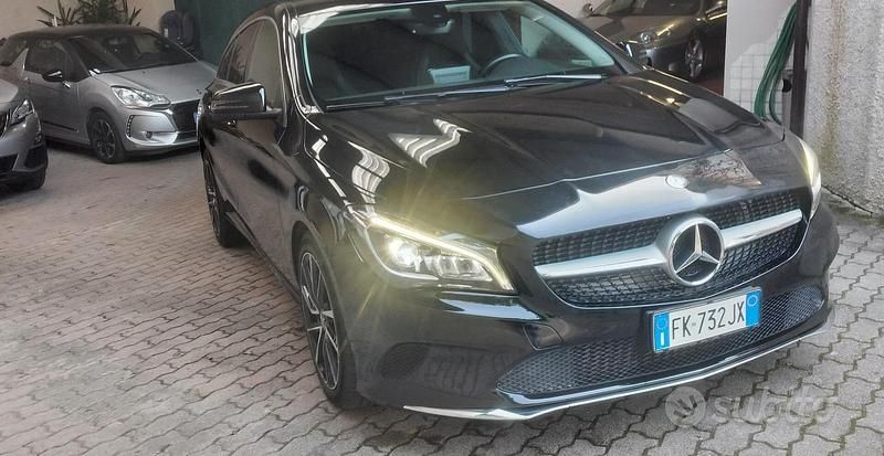 Usata Mercedes CLA200 135 CV (99 kW) 2017 Nero Station wagon