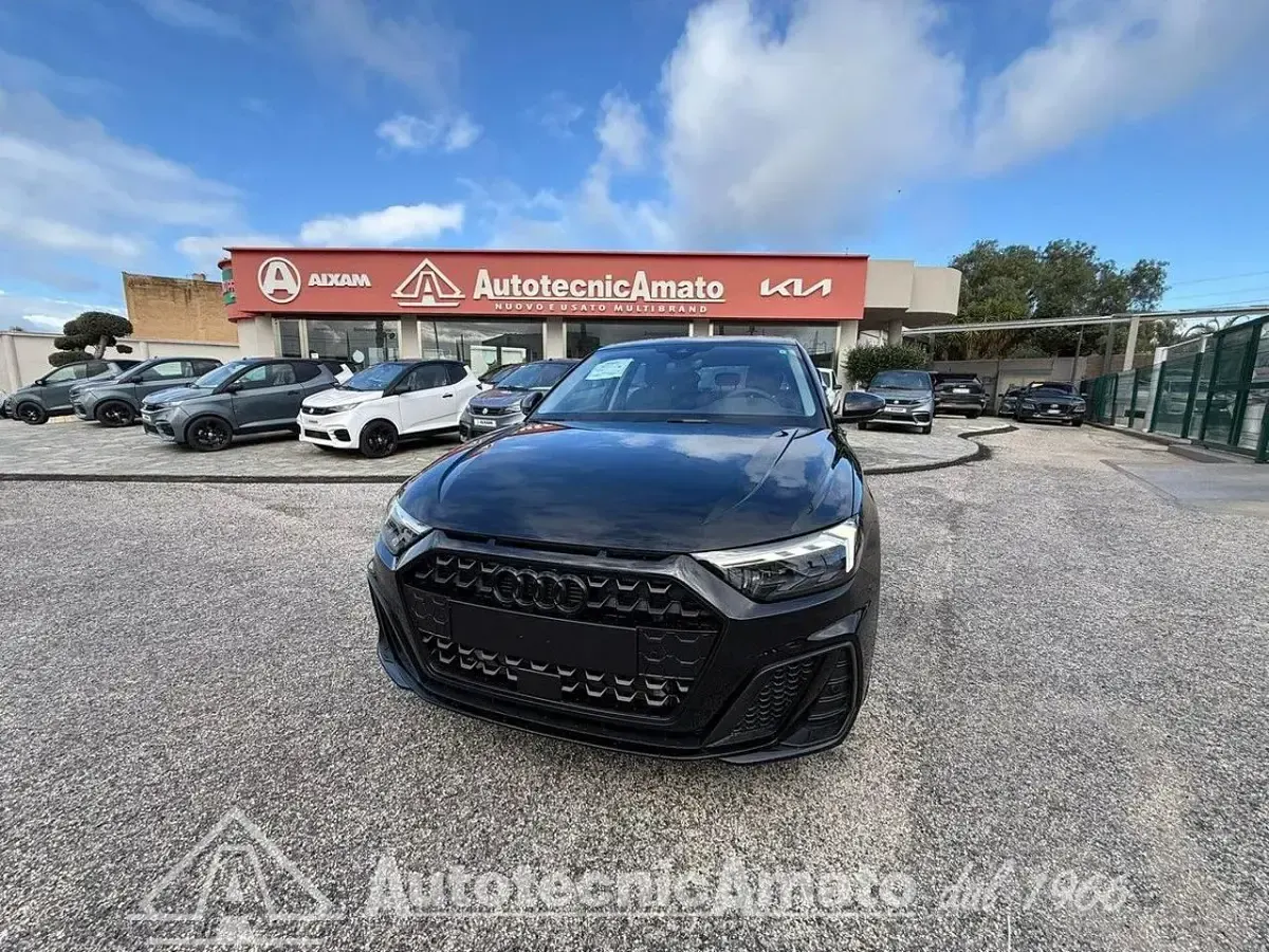 Nuova Audi A1 Sportback S-Line 149 CV (109 kW) 2026 Viola Utilitaria