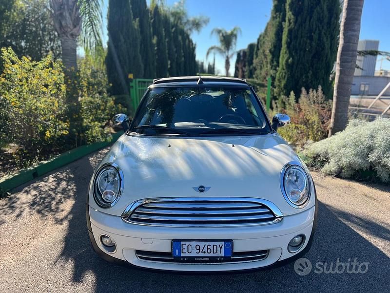 Usata Mini Cooper Cabriolet 122 CV (89 kW) 2010 Beige Cabrio