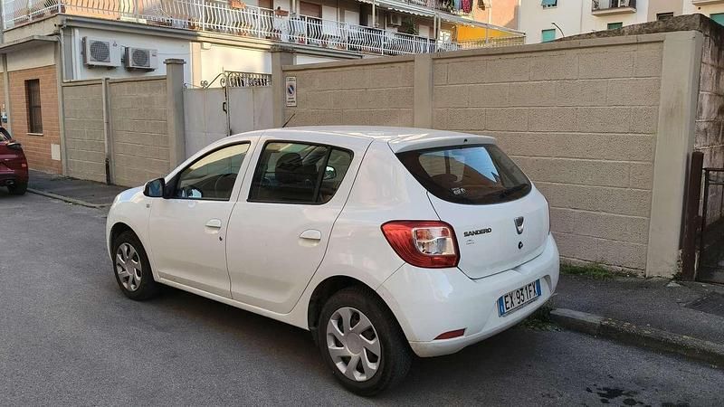 Usata Dacia Sandero Lauréate 75 CV (55 kW) 2014 Bianco Berlina