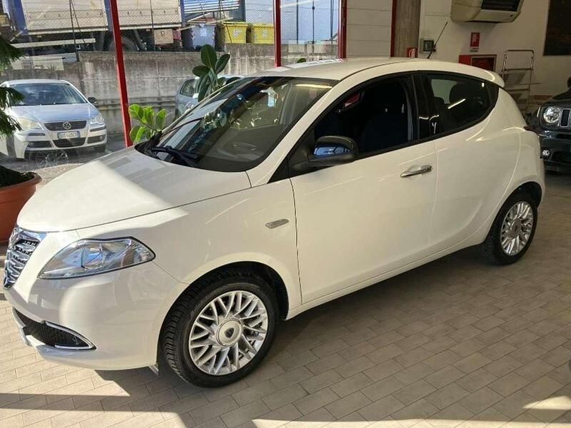 Usata Lancia Ypsilon Gold 95 CV (69 kW) 2014 Beige Utilitaria
