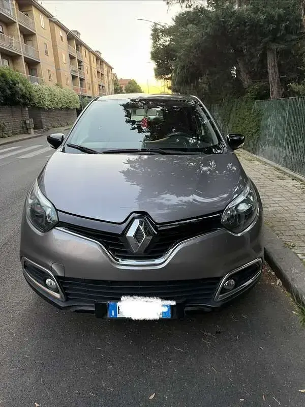 Usata Renault Captur Zen 90 CV (66 kW) 2016 Grigio SUV
