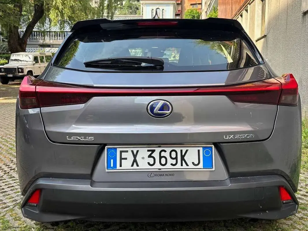 Usata Lexus UX Business Edition 145 CV (106 kW) 2019 Grigio SUV