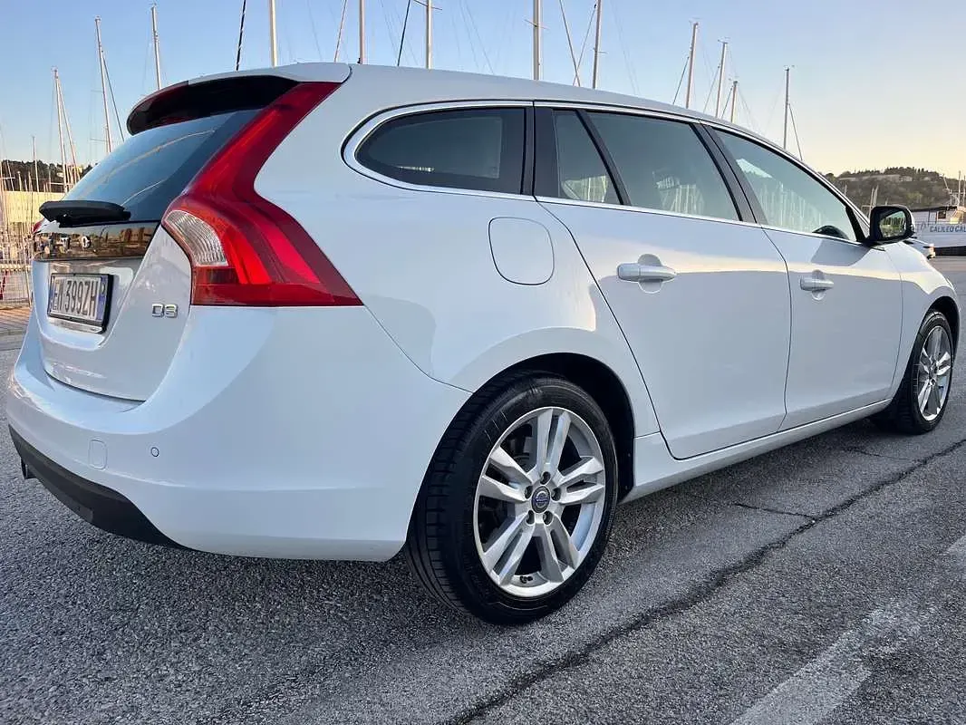 Usata Volvo V60 Summum 163 CV (119 kW) 2012 Bianco Station wagon