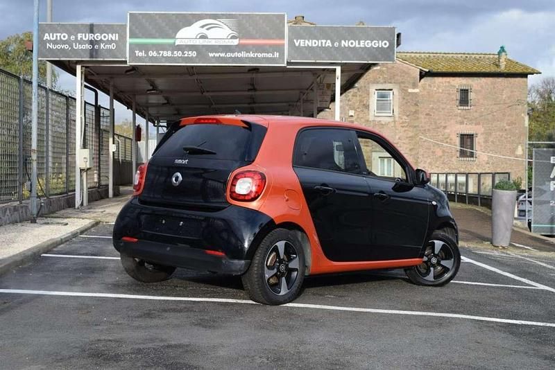Usata Smart ForFour 71 CV (52 kW) 2018 Nero/arancio / pastello Utilitaria