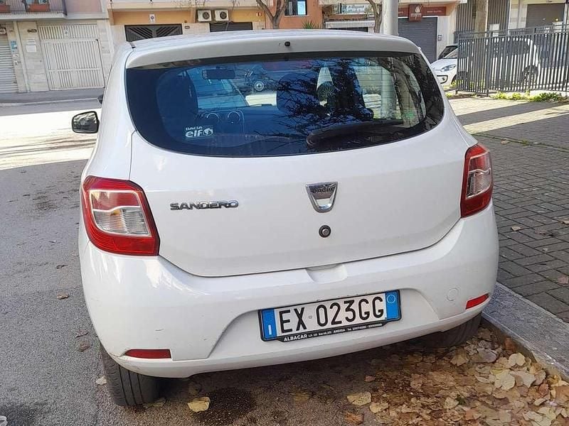 Usata Dacia Sandero Ambiance 75 CV (55 kW) 2015 Bianco Berlina