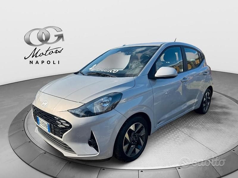 Grigio Usata 2024 Hyundai i10 Due volumi | 14.990 € (Buon prezzo) - Immagine 1/4