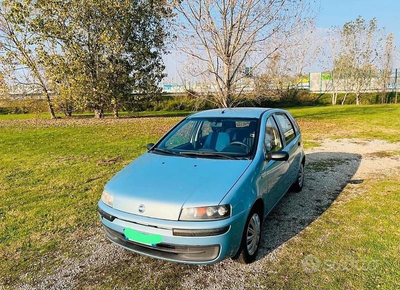 Usata 2003 Fiat Punto Tre volumi | 800 € (Super prezzo) - Immagine 1/4