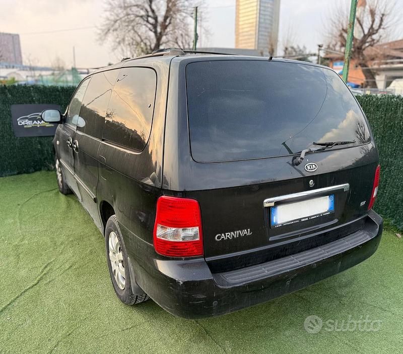 Usata Kia Carnival 144 CV (105 kW) 2005 Nero Monovolume