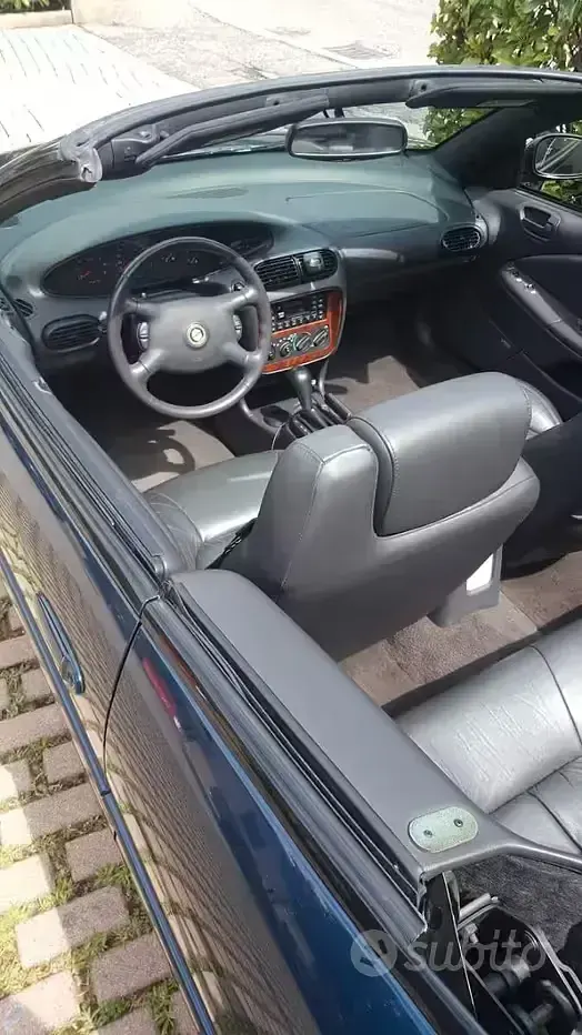 Usata Chrysler Stratus 163 CV (119 kW) 1999 Bluazzurro Cabrio