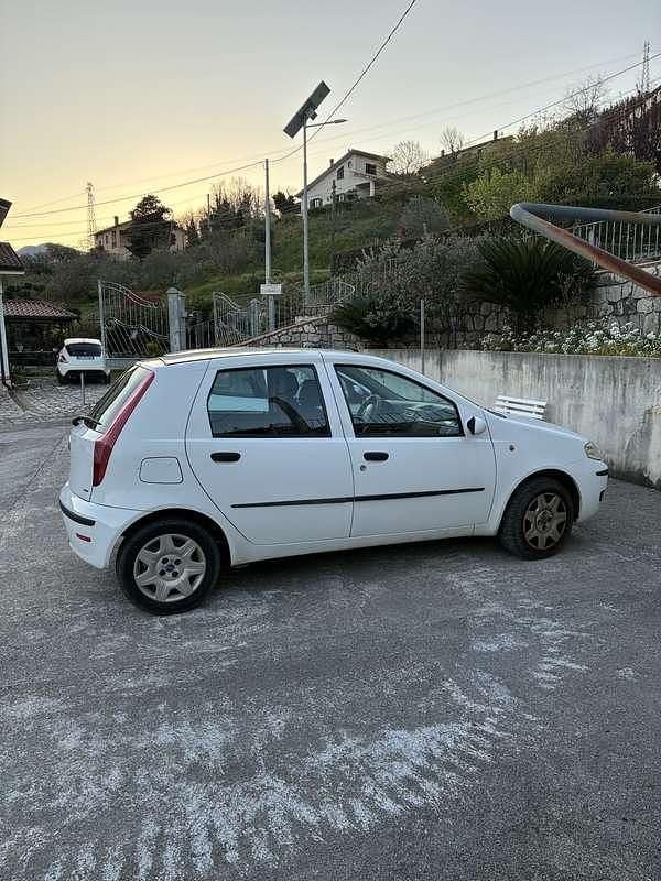 Usata Fiat Punto 86 CV (63 kW) 2004 Utilitaria