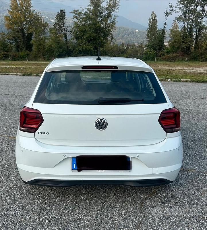Usata 2018 VW Polo Comfortline Tre volumi | 11.600 € (Buon prezzo) - Immagine 1/4