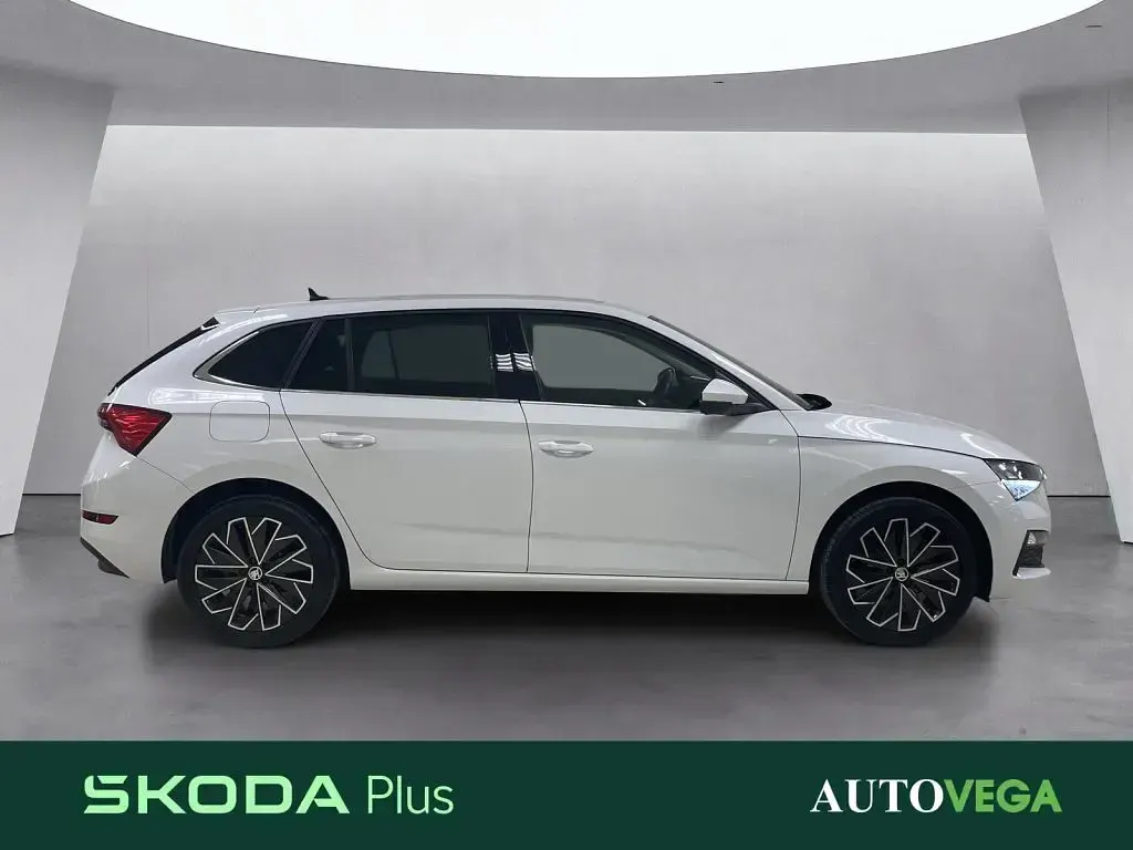 Usata Skoda Scala Ambition 90 CV (66 kW) 2021 Bianco / pastello Utilitaria