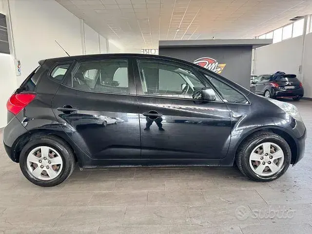 Usata Kia Venga Active 90 CV (66 kW) 2013 Nero Utilitaria