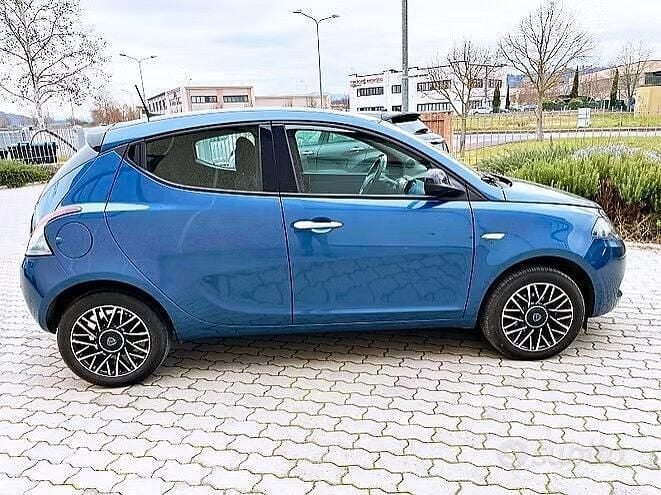 Usata Lancia Ypsilon Gold 70 CV (51 kW) 2024 Grigio Utilitaria