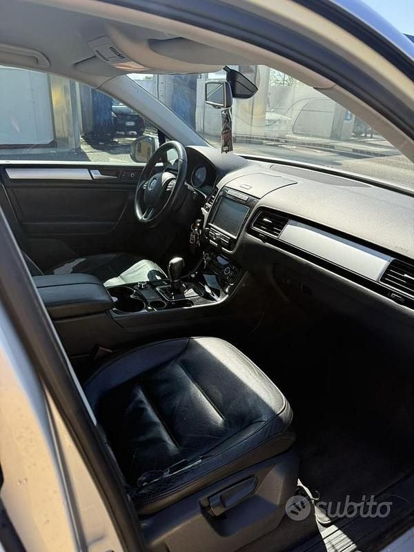 Usata VW Touareg 245 CV (180 kW) 2011 Grigio SUV