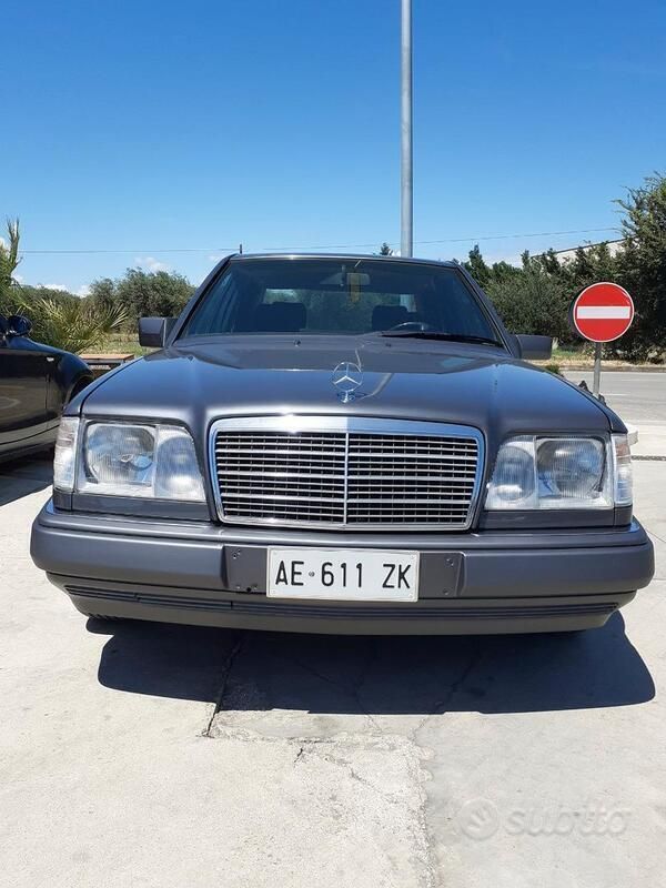 Grigio Usata 1995 Mercedes E200 Tre volumi | 8000 € - Immagine 1/4