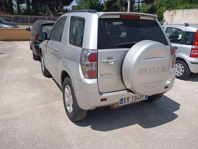 Usata Suzuki Vitara 129 CV (94 kW) 2011 Grigio SUV