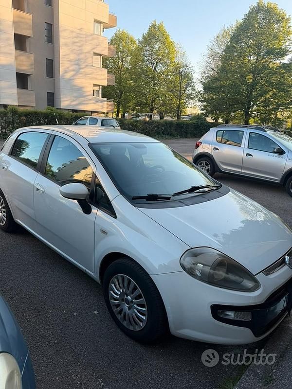 Usata Fiat Grande Punto 65 CV (47 kW) 2011 Bianco Utilitaria