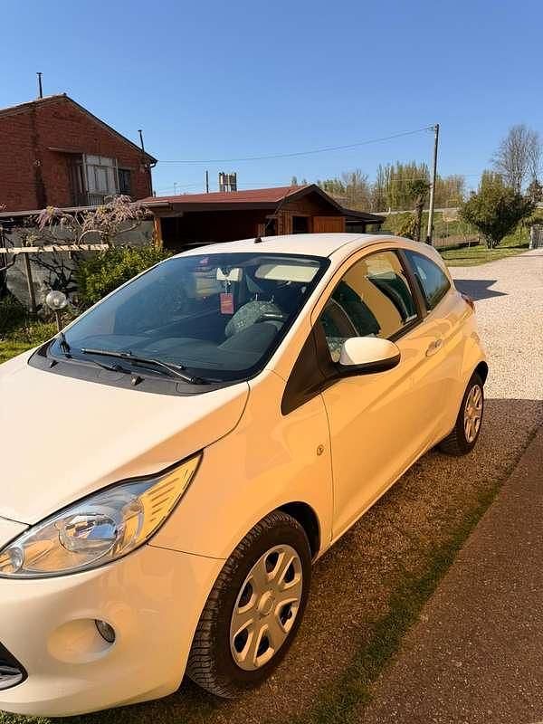 Usata Ford Ka 69 CV (50 kW) 2016 Bianco Berlina