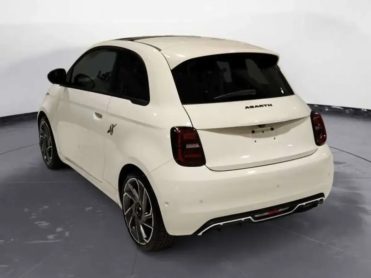 Nuova Abarth 500e 47 kW (64 CV) 2025 Bianco gara Utilitaria