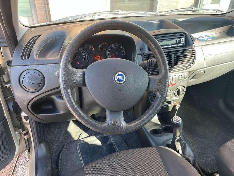 Usata Fiat Punto Classica 69 CV (50 kW) 2007 Berlina
