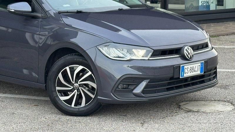 Usata VW Polo Life 80 CV (58 kW) 2023 Grigio Utilitaria