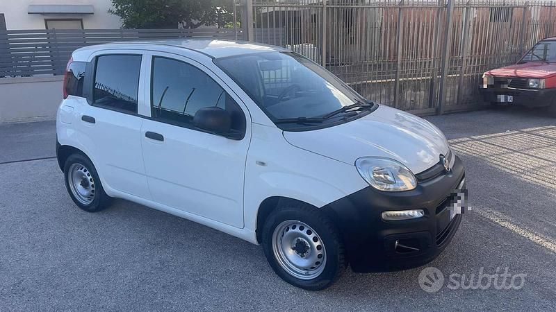 Begagnad Fiat Panda Pop 69 HK (50 kW) 2016 Vit Van
