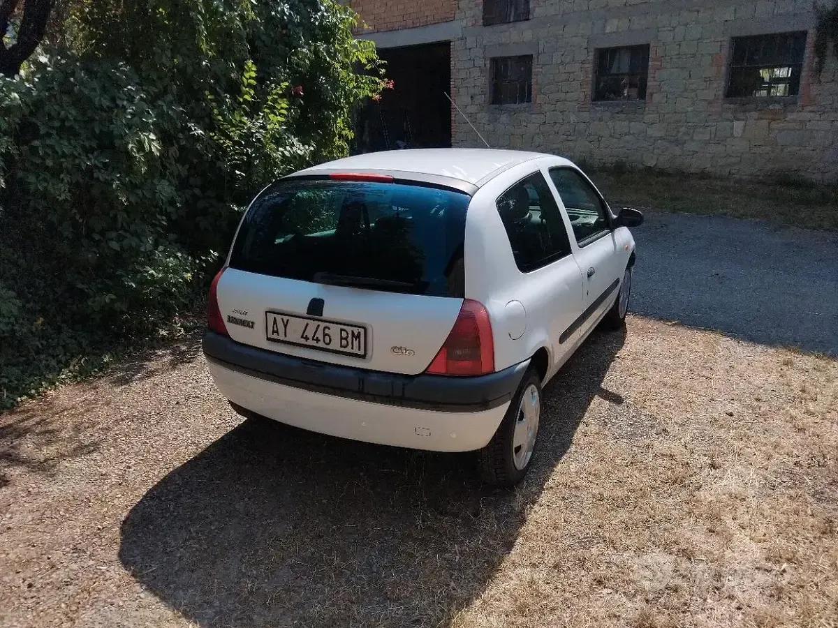 Usata Renault Clio II 58 CV (42 kW) 1998 Bianco Berlina