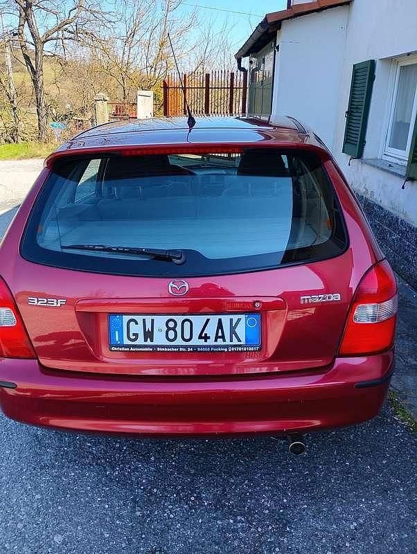 Usata Mazda 323 Exclusive 98 CV (72 kW) 2002 Rosso Berlina