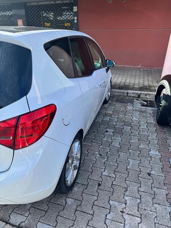 Usata Opel Meriva 110 CV (80 kW) 2012 Bianco Monovolume
