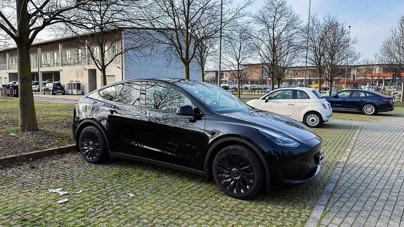 Usata Tesla Model Y RWD 88 kW (120 CV) 2024 SUV