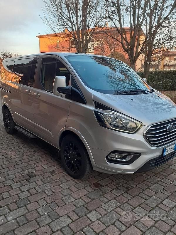 Usata Ford Tourneo 130 CV (95 kW) 2019 Grigio Monovolume