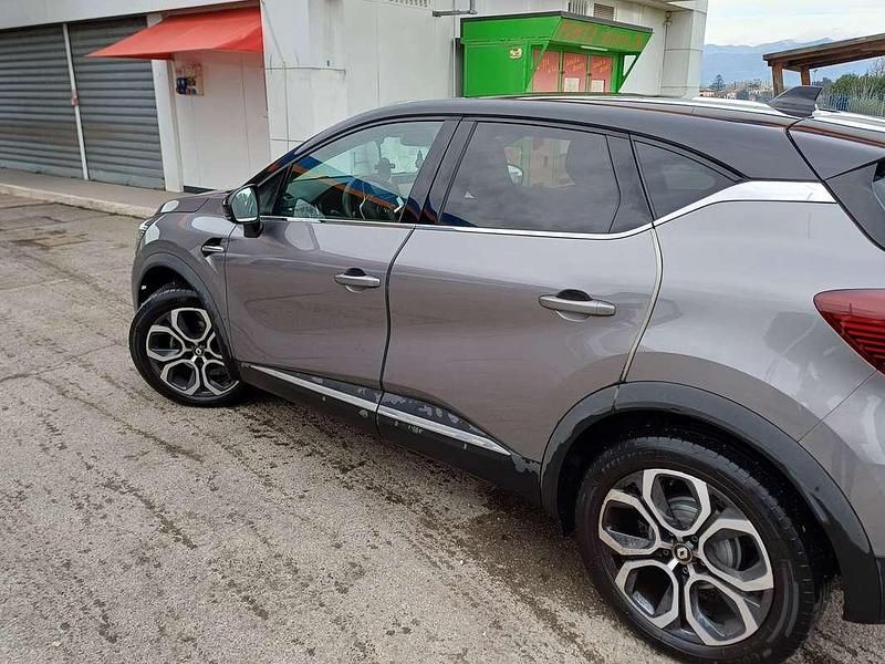 Usata Renault Captur Intens 101 CV (74 kW) 2023 Grigio SUV