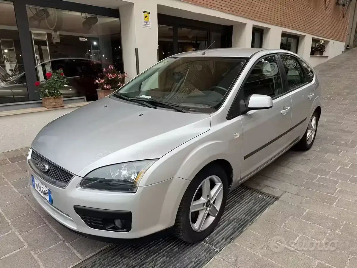 Usata Ford Focus 90 CV (66 kW) 2006 Grigio Berlina