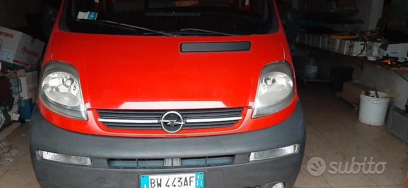 Usata Opel Vivaro 2001 Rosso Monovolume
