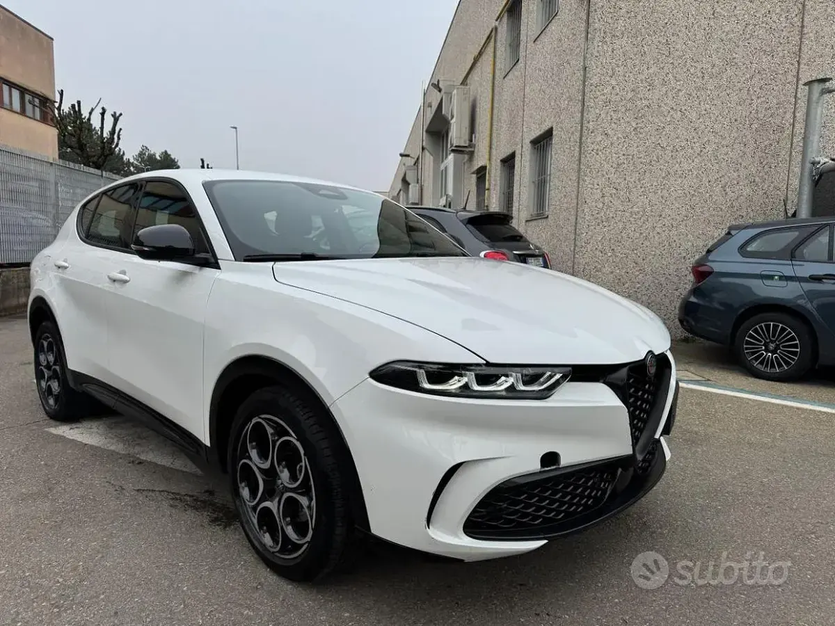 Usado Alfa Romeo Tonale Sprint 131 CV (96 kW) 2024 Blanco SUV