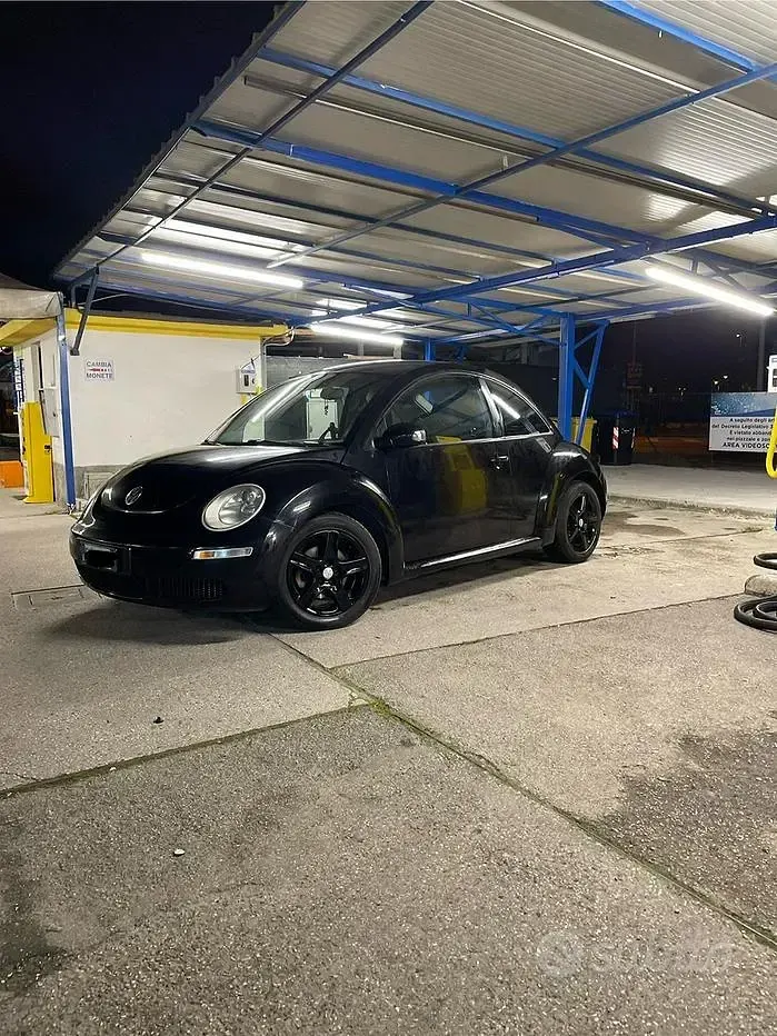 Usata VW New Beetle 90 CV (66 kW) 2008 Nero Utilitaria