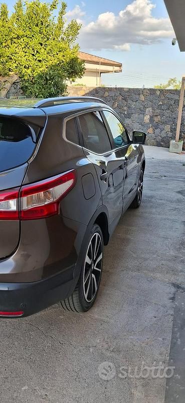 Usata Nissan Qashqai 110 CV (80 kW) 2016 Marrone SUV
