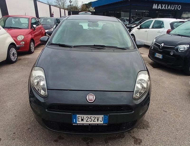 Usata Fiat Punto Street 69 CV (50 kW) 2014 Grigio Berlina
