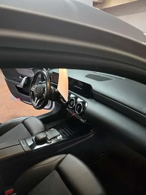 Usata Mercedes 180 116 CV (85 kW) 2019 Argento Berlina