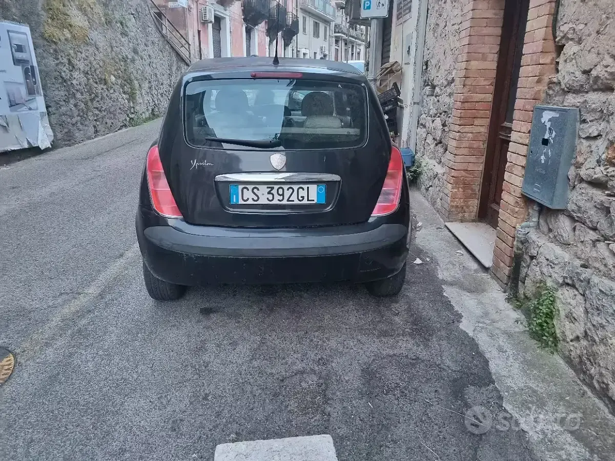 Usata Lancia Ypsilon 60 CV (44 kW) 2004 Blu Utilitaria