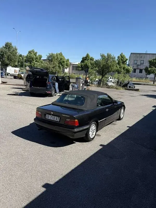 Usata BMW 320 Cabriolet 150 CV (110 kW) 1997 Nero Cabrio