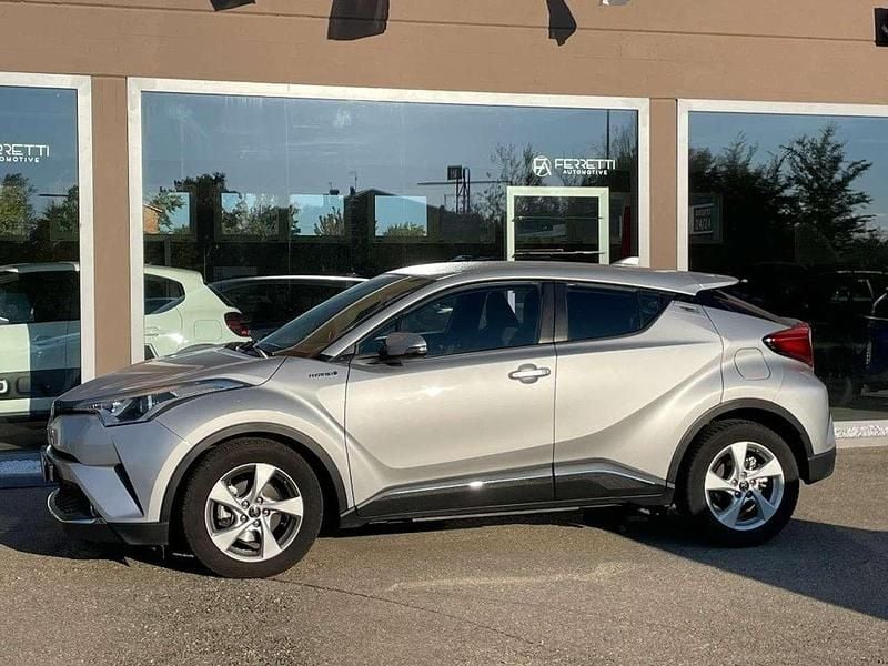 Usata Toyota C-HR Active 98 CV (72 kW) 2017 Argento SUV