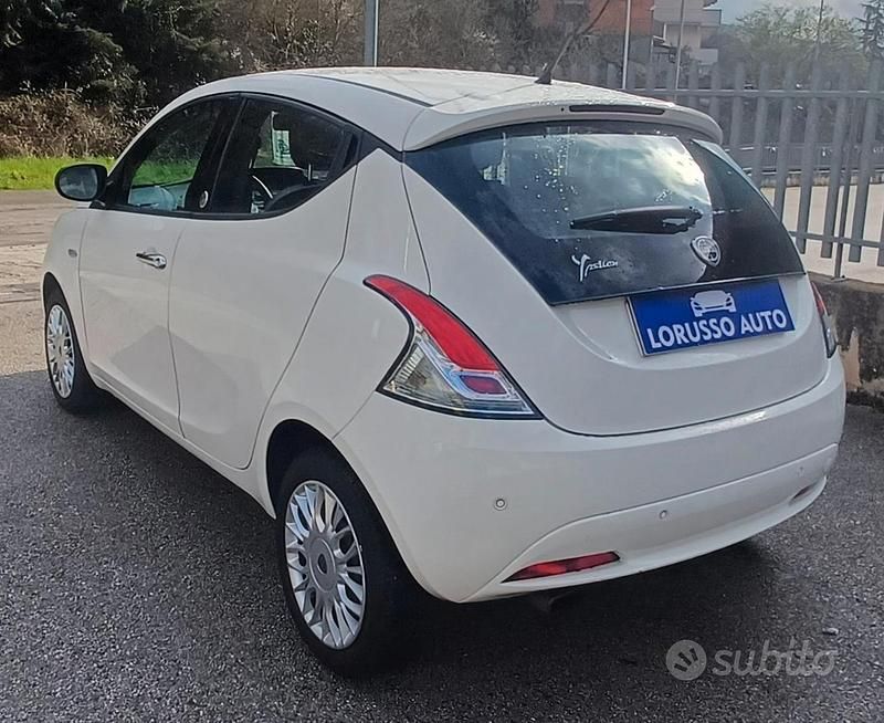 Usata Lancia Ypsilon 69 CV (50 kW) 2017 Bianco Utilitaria