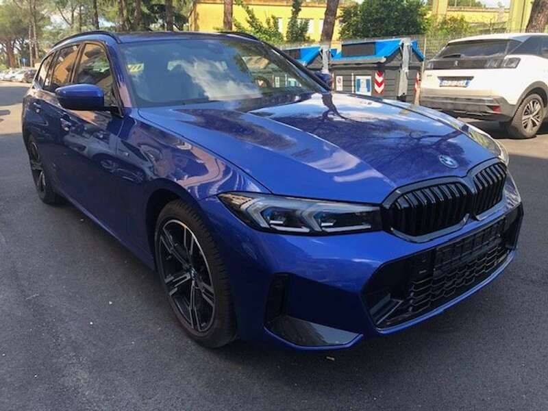 Usata BMW 330e M Sport 184 CV (135 kW) 2024 Blu/azzurro Station wagon