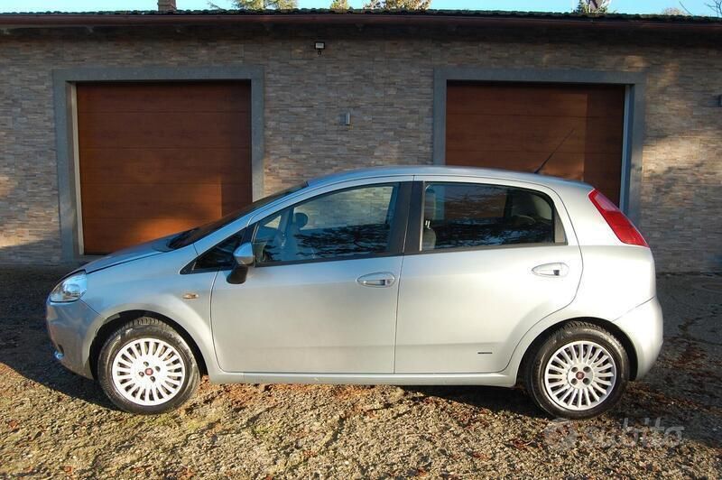 Usata Fiat Punto 74 CV (54 kW) 2007 Argento Utilitaria