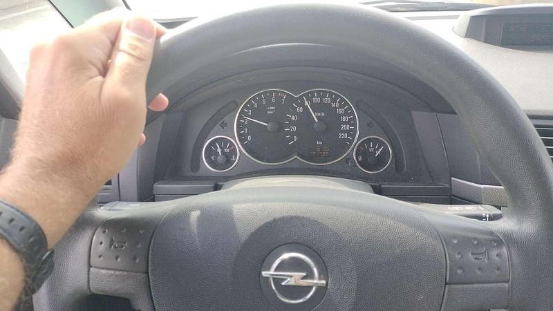 Usata Opel Meriva Cosmo 125 CV (91 kW) 2003 Monovolume